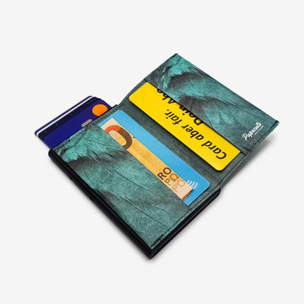 Paprcuts_Alu_wallet_ara_open.jpg.webp