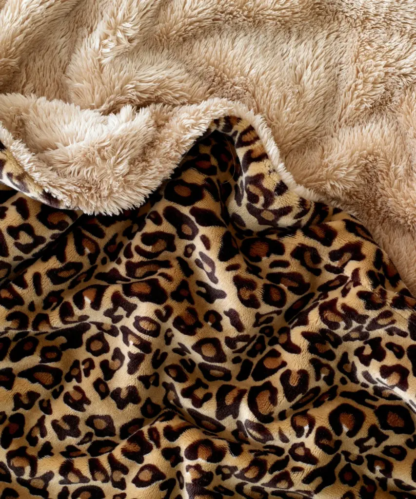 plaid_polaire_leopard_marron_6_2048x2048.webp
